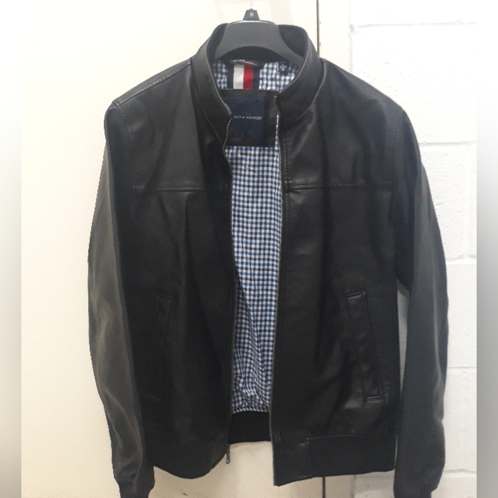 Tommy Hilfiger men's Jacket large size, black color with zipper